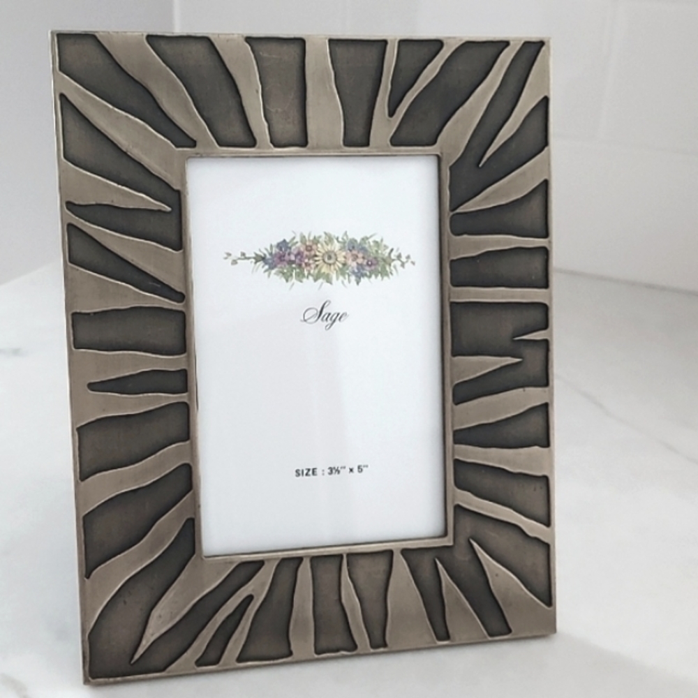 SAGE Frame Picture Size 3.5 x 5 Brass Design